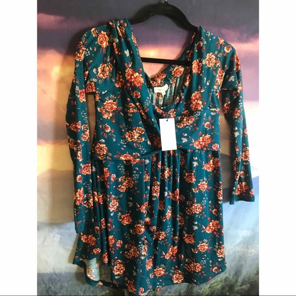 NWT! Off the Shoulder, Crescent Flower Top-Teal, L - Picture 1 of 3